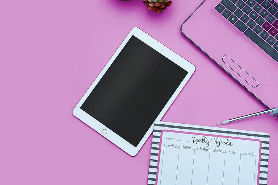 How to Plan a Wedding in 12 Months [Wedding Timeline]